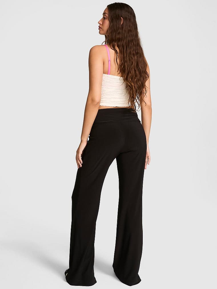 Женские брюки PINK Night-Out Stretchy Knit Ruched Flare Pants — фото 2